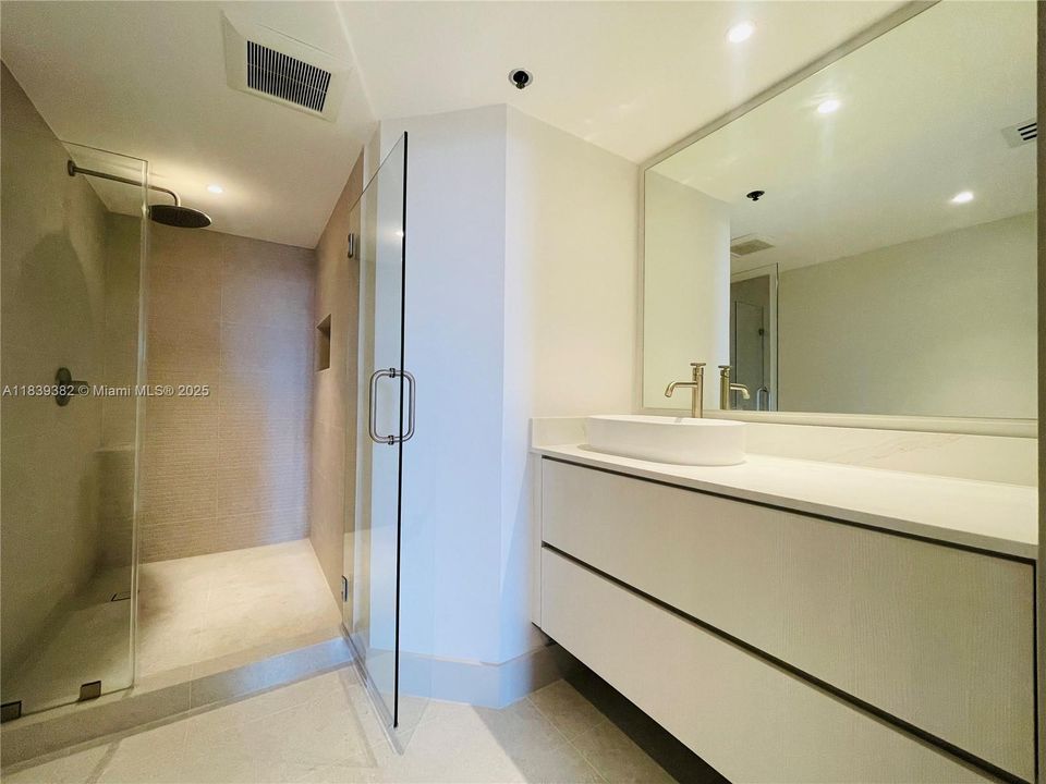 最近售出: $889,000 (1 贝兹, 2 浴室, 1059 平方英尺)