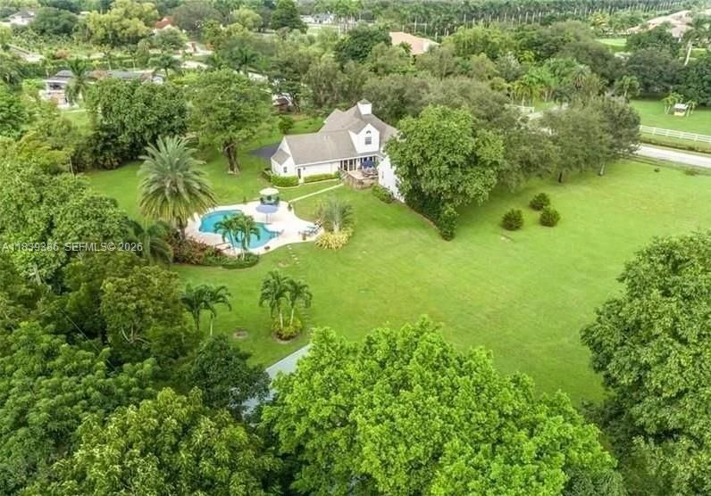 En Venta: $2,849,999 (4 camas, 3 baños, 2530 Pies cuadrados)