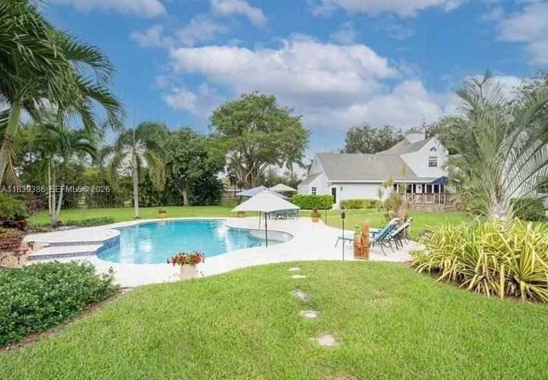 En Venta: $2,849,999 (4 camas, 3 baños, 2530 Pies cuadrados)