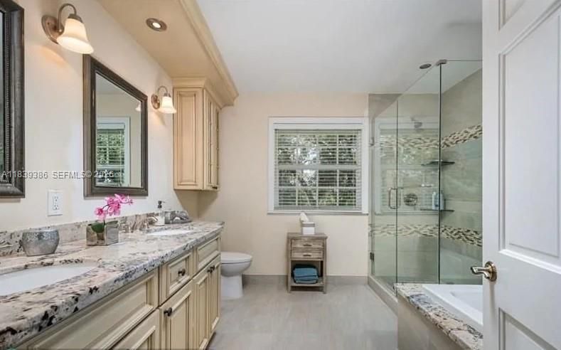 En Venta: $2,849,999 (4 camas, 3 baños, 2530 Pies cuadrados)