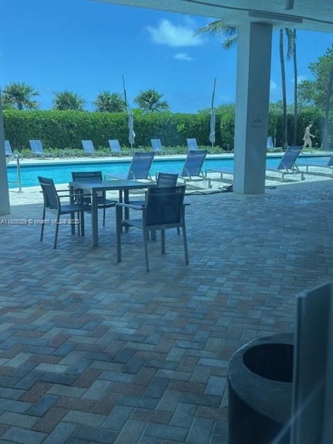 最近售出: $1,650,000 (2 贝兹, 2 浴室, 1126 平方英尺)