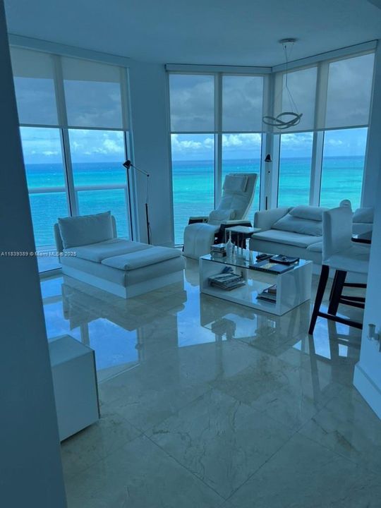 最近售出: $1,650,000 (2 贝兹, 2 浴室, 1126 平方英尺)