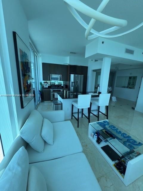 最近售出: $1,650,000 (2 贝兹, 2 浴室, 1126 平方英尺)