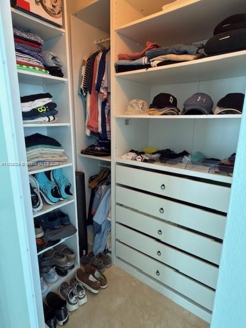 最近售出: $1,650,000 (2 贝兹, 2 浴室, 1126 平方英尺)