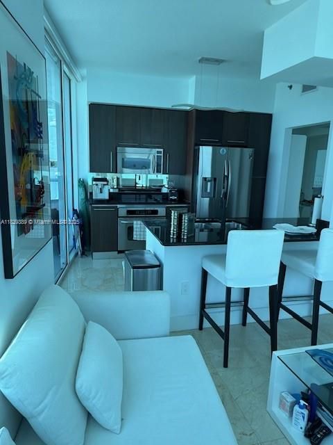 最近售出: $1,650,000 (2 贝兹, 2 浴室, 1126 平方英尺)