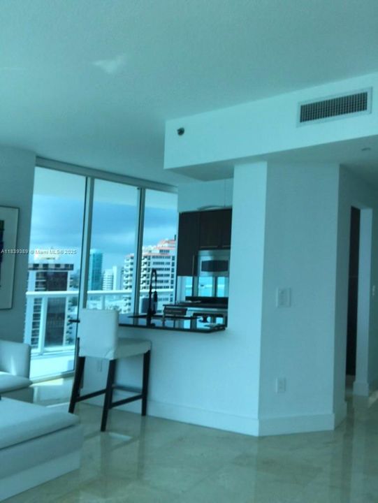 最近售出: $1,650,000 (2 贝兹, 2 浴室, 1126 平方英尺)