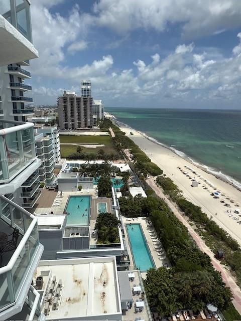 最近售出: $1,650,000 (2 贝兹, 2 浴室, 1126 平方英尺)