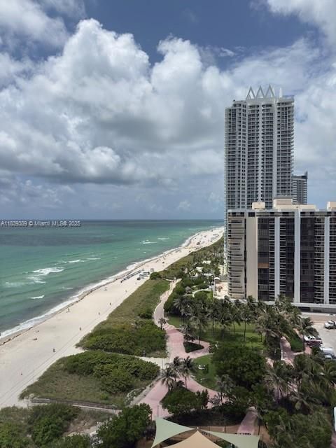 最近售出: $1,650,000 (2 贝兹, 2 浴室, 1126 平方英尺)