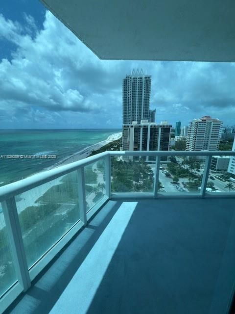 最近售出: $1,650,000 (2 贝兹, 2 浴室, 1126 平方英尺)