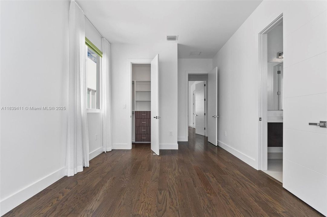 На продажу: $2,450,000 (5 спален, 4 ванн, 3537 Квадратных фут)