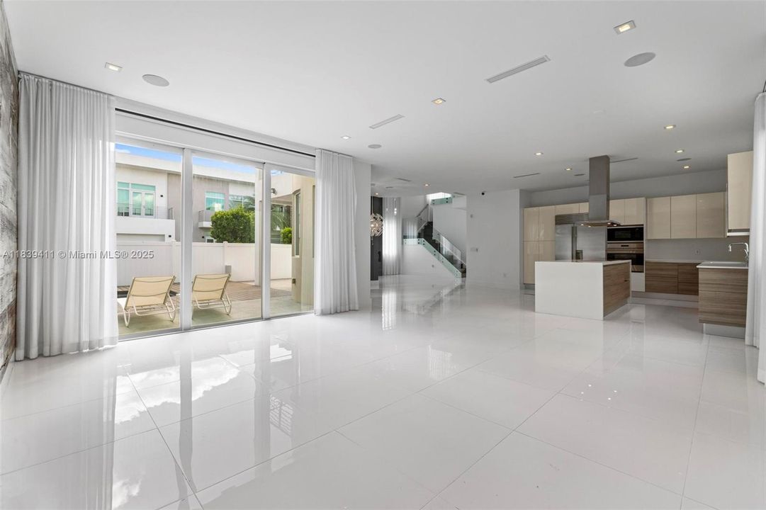 На продажу: $2,450,000 (5 спален, 4 ванн, 3537 Квадратных фут)