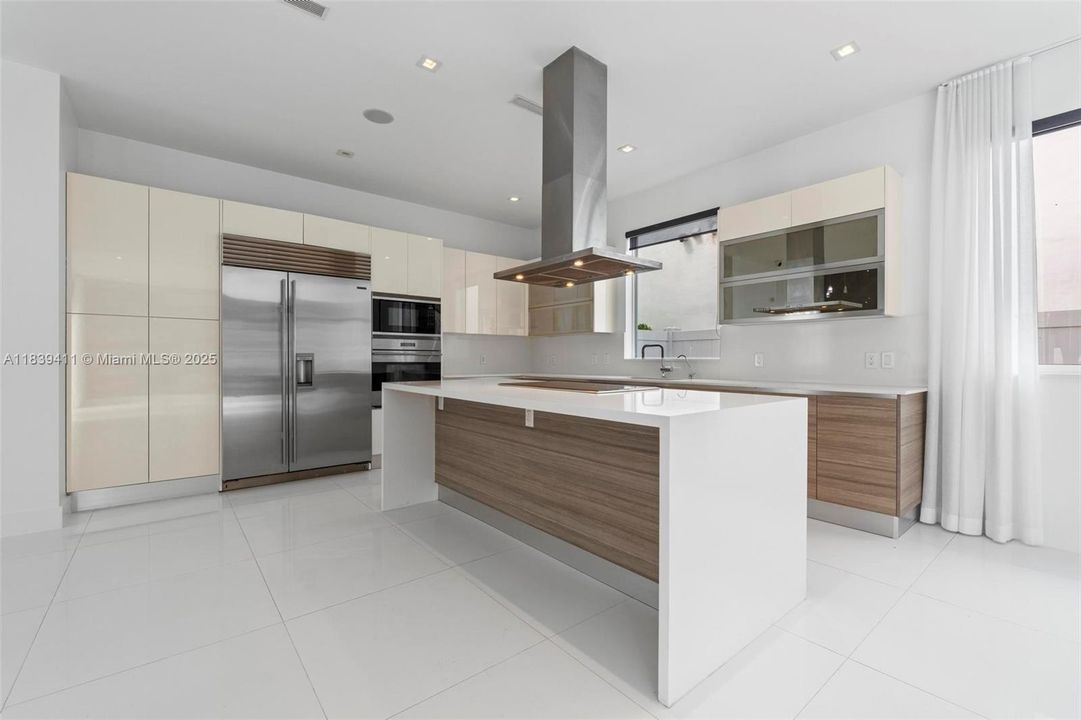 На продажу: $2,450,000 (5 спален, 4 ванн, 3537 Квадратных фут)