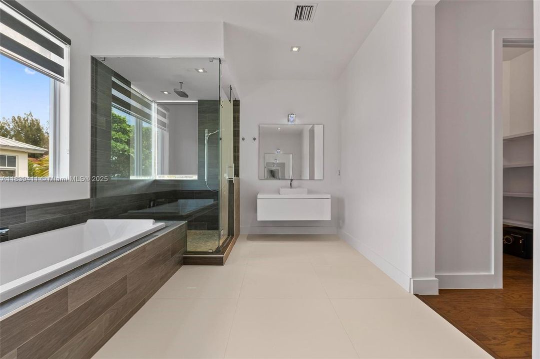 На продажу: $2,450,000 (5 спален, 4 ванн, 3537 Квадратных фут)