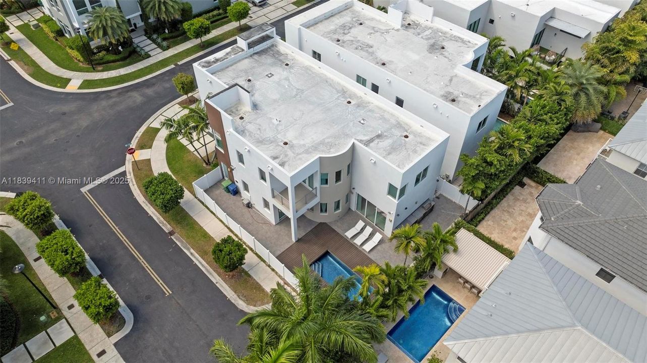 На продажу: $2,450,000 (5 спален, 4 ванн, 3537 Квадратных фут)