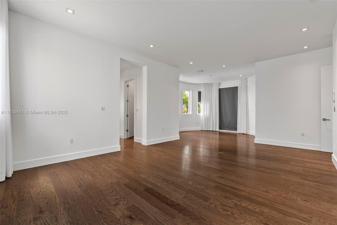 На продажу: $2,450,000 (5 спален, 4 ванн, 3537 Квадратных фут)