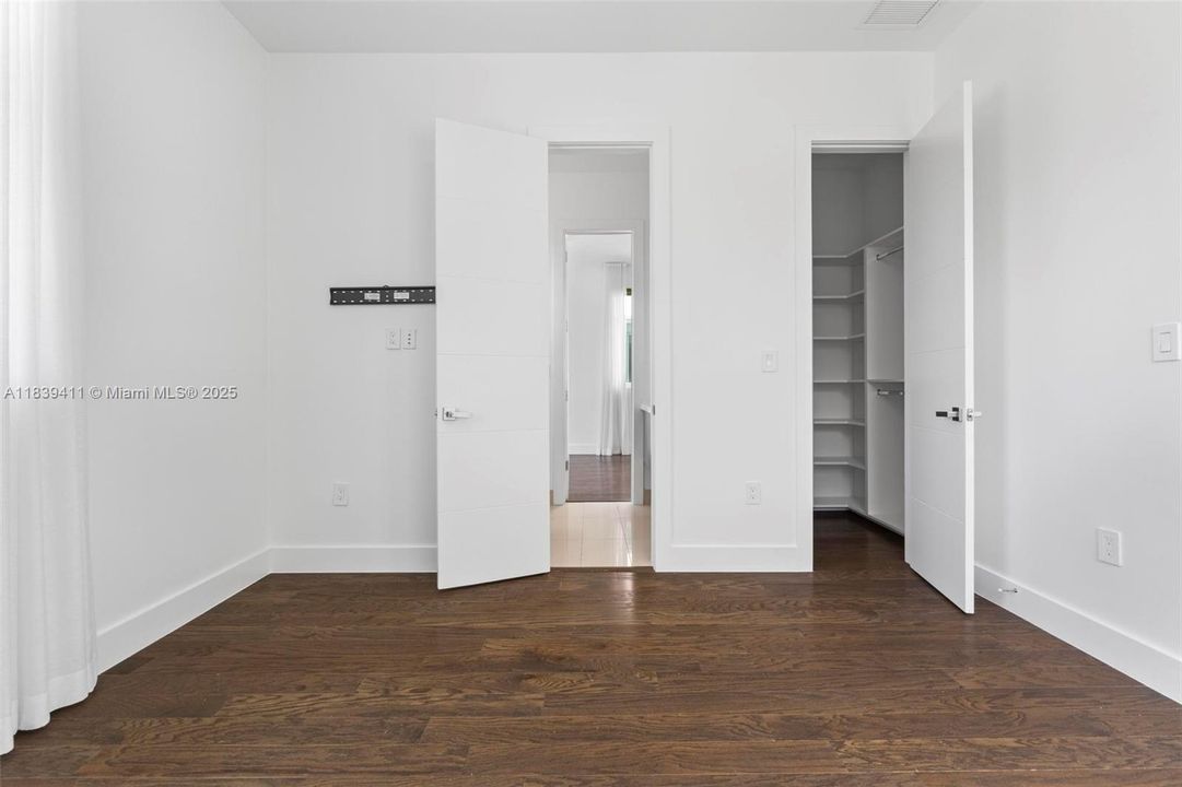 На продажу: $2,450,000 (5 спален, 4 ванн, 3537 Квадратных фут)