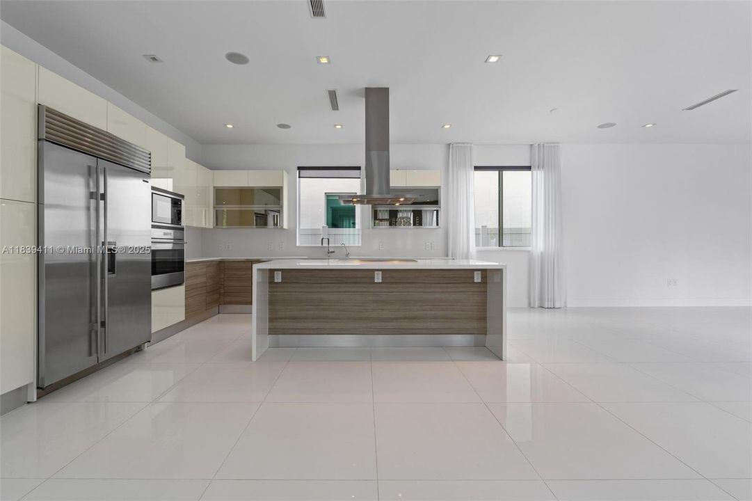 На продажу: $2,450,000 (5 спален, 4 ванн, 3537 Квадратных фут)