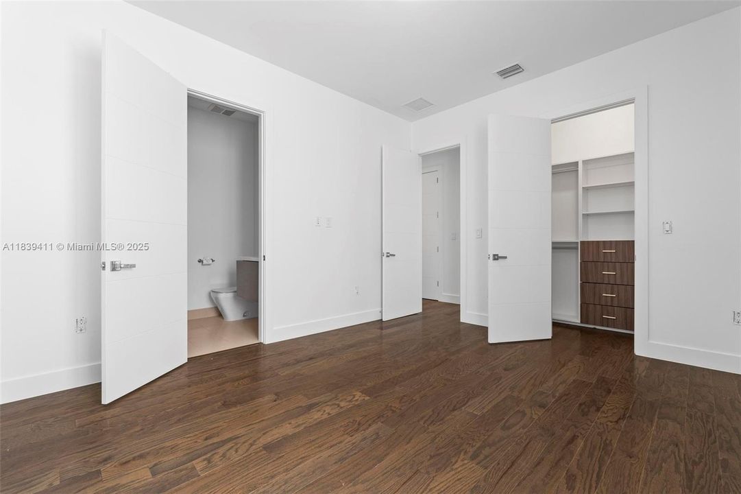 На продажу: $2,450,000 (5 спален, 4 ванн, 3537 Квадратных фут)