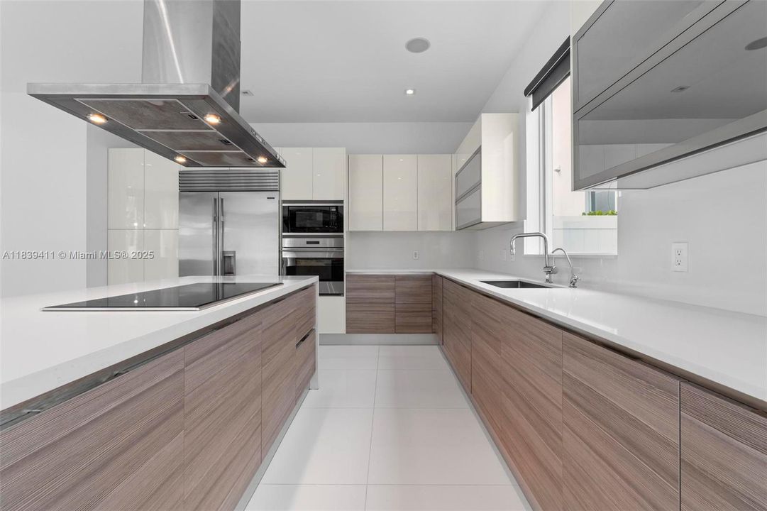 На продажу: $2,450,000 (5 спален, 4 ванн, 3537 Квадратных фут)