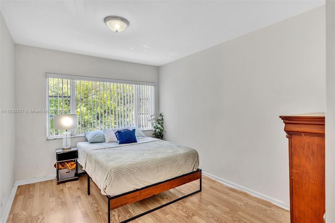 На продажу: $195,000 (2 спален, 2 ванн, 1100 Квадратных фут)