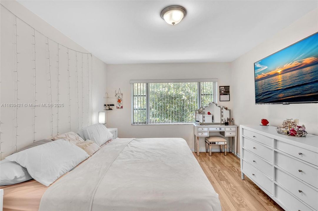 На продажу: $195,000 (2 спален, 2 ванн, 1100 Квадратных фут)