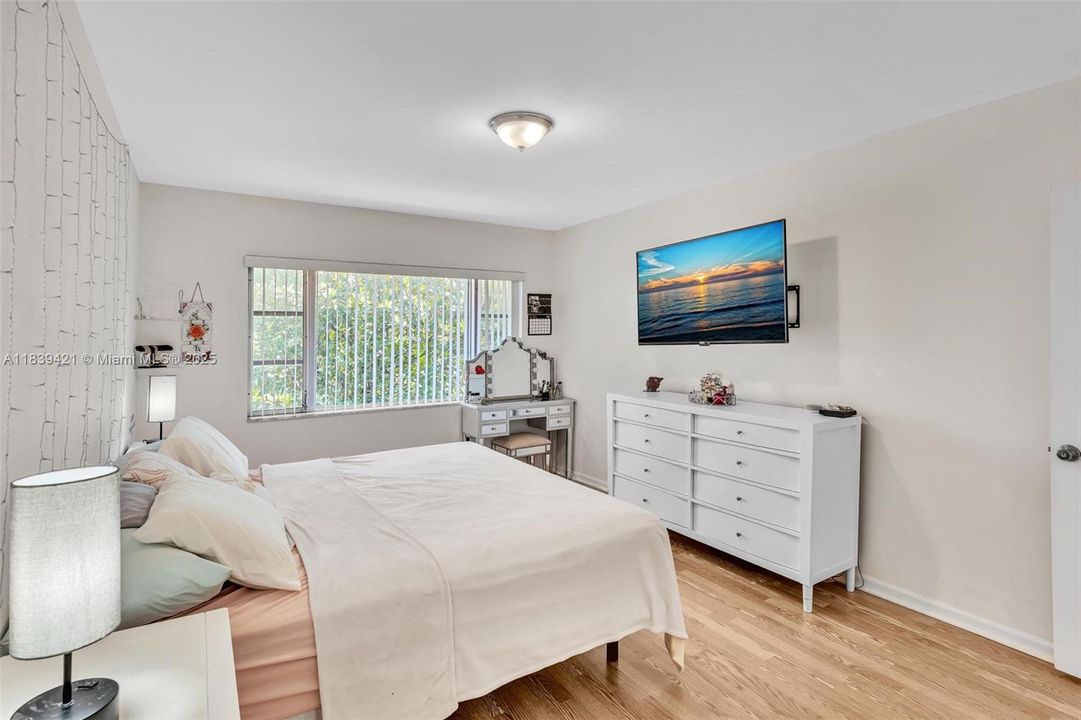 На продажу: $195,000 (2 спален, 2 ванн, 1100 Квадратных фут)