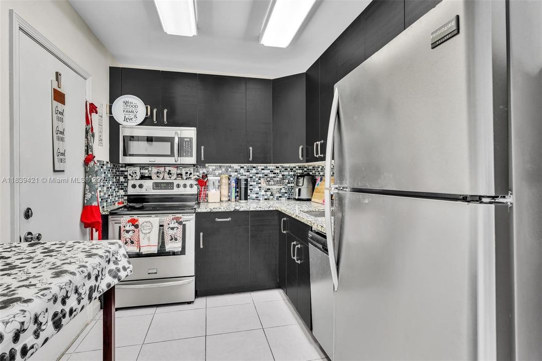 На продажу: $195,000 (2 спален, 2 ванн, 1100 Квадратных фут)