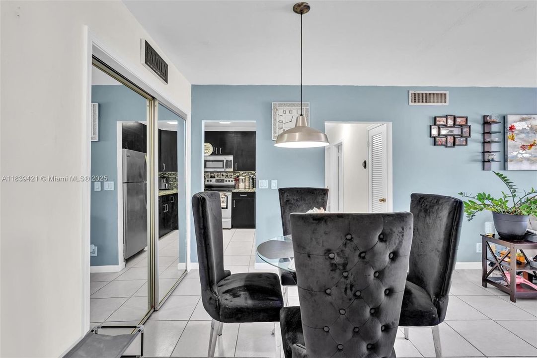 На продажу: $195,000 (2 спален, 2 ванн, 1100 Квадратных фут)