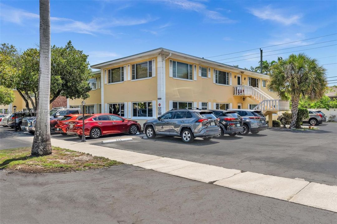 На продажу: $195,000 (2 спален, 2 ванн, 1100 Квадратных фут)