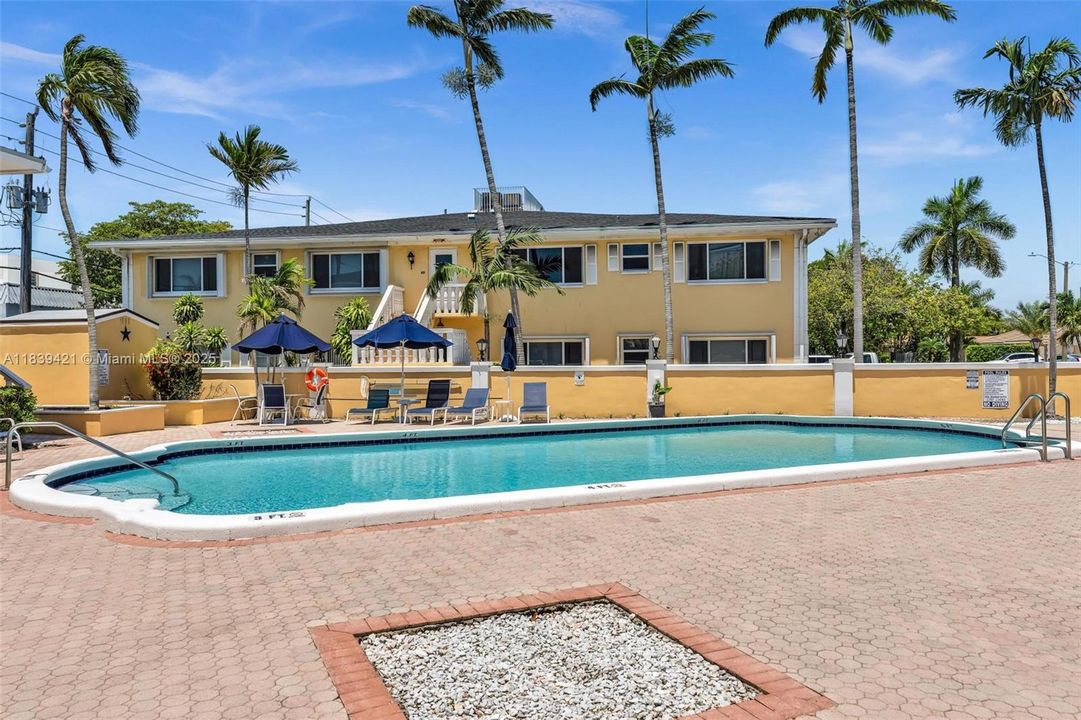 На продажу: $195,000 (2 спален, 2 ванн, 1100 Квадратных фут)