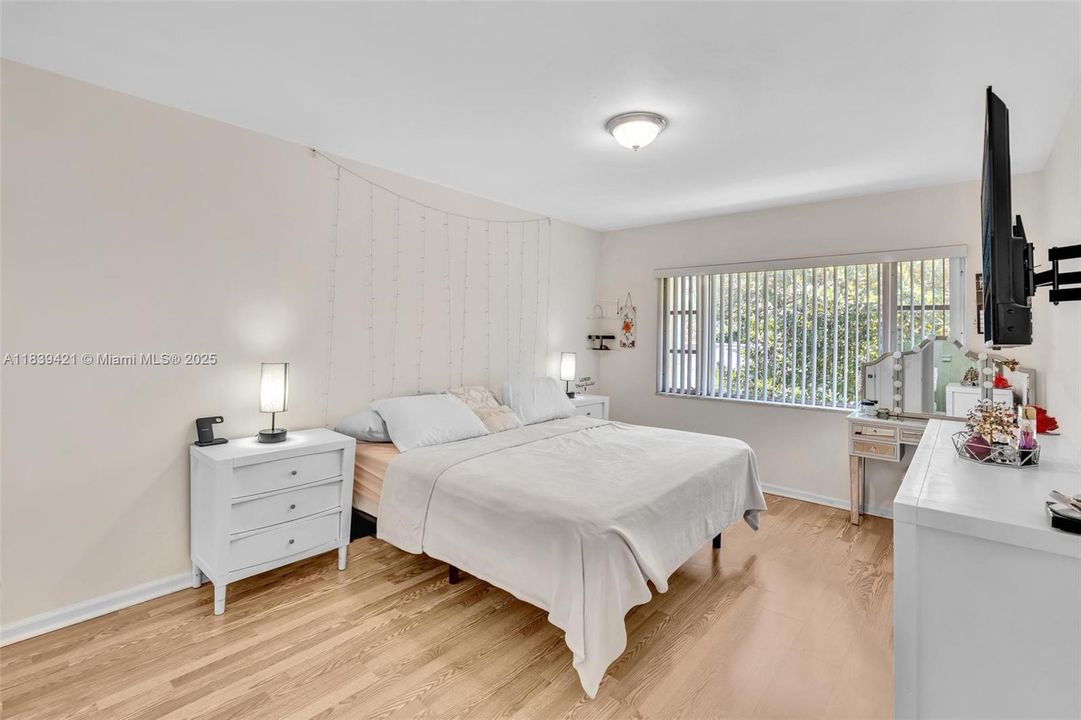 На продажу: $195,000 (2 спален, 2 ванн, 1100 Квадратных фут)