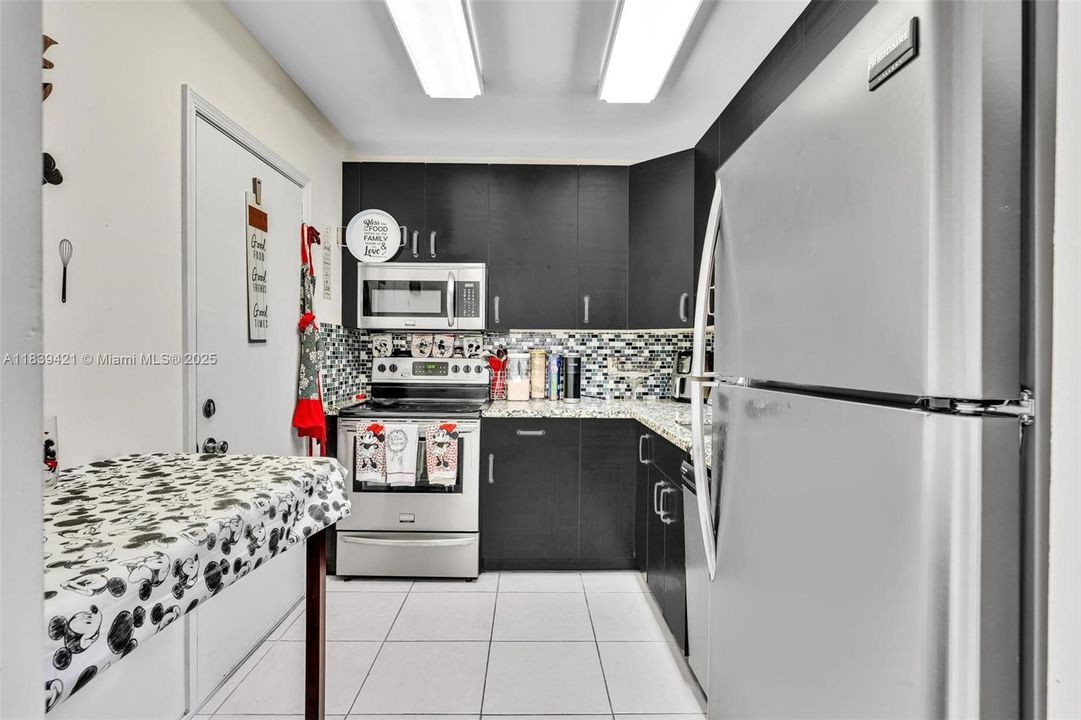 На продажу: $195,000 (2 спален, 2 ванн, 1100 Квадратных фут)