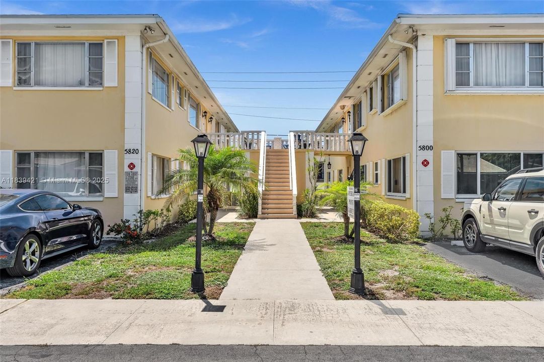 На продажу: $195,000 (2 спален, 2 ванн, 1100 Квадратных фут)