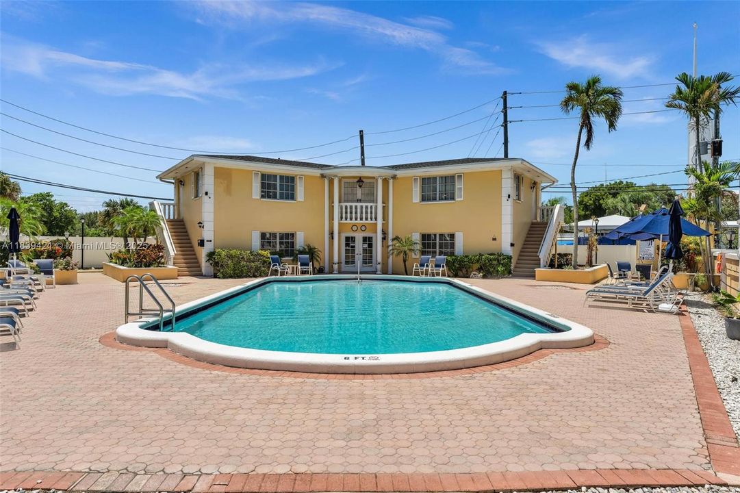 На продажу: $195,000 (2 спален, 2 ванн, 1100 Квадратных фут)