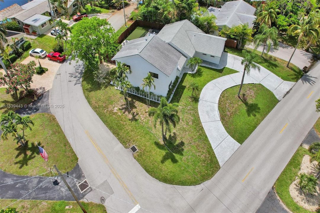 Recently Sold: $1,300,000 (6 beds, 4 baths, 3220 Square Feet)