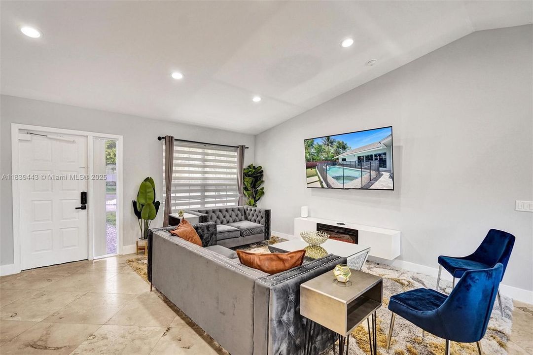 Recently Sold: $1,300,000 (6 beds, 4 baths, 3220 Square Feet)