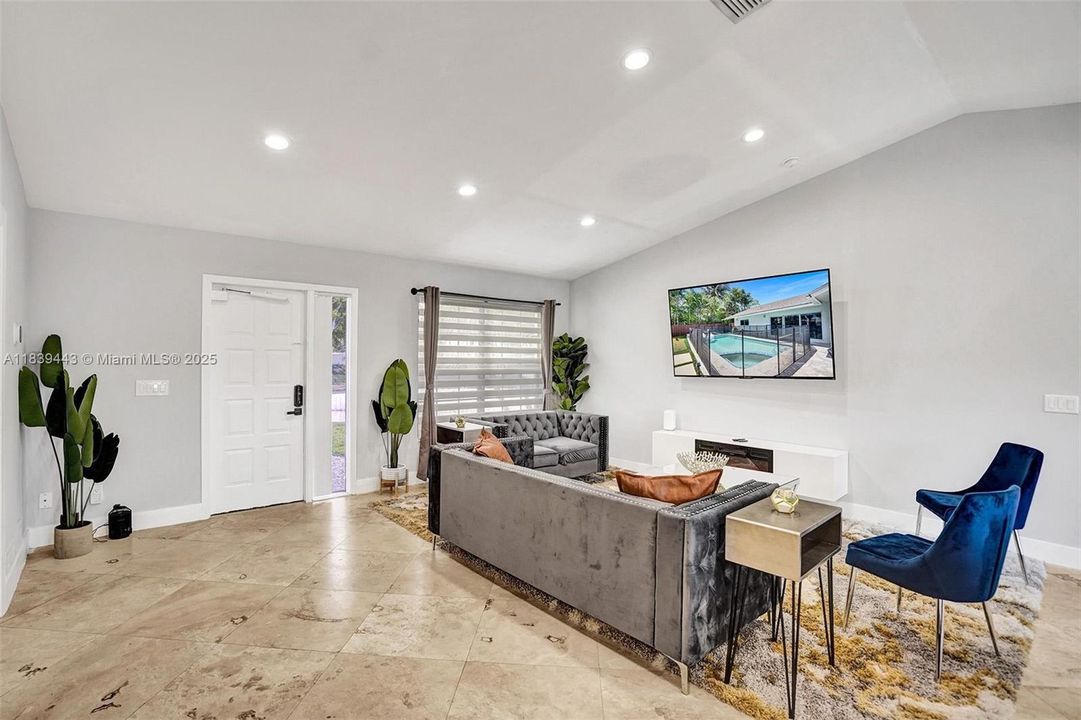 Recently Sold: $1,300,000 (6 beds, 4 baths, 3220 Square Feet)