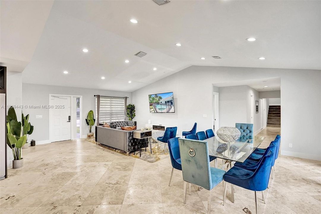 Recently Sold: $1,300,000 (6 beds, 4 baths, 3220 Square Feet)