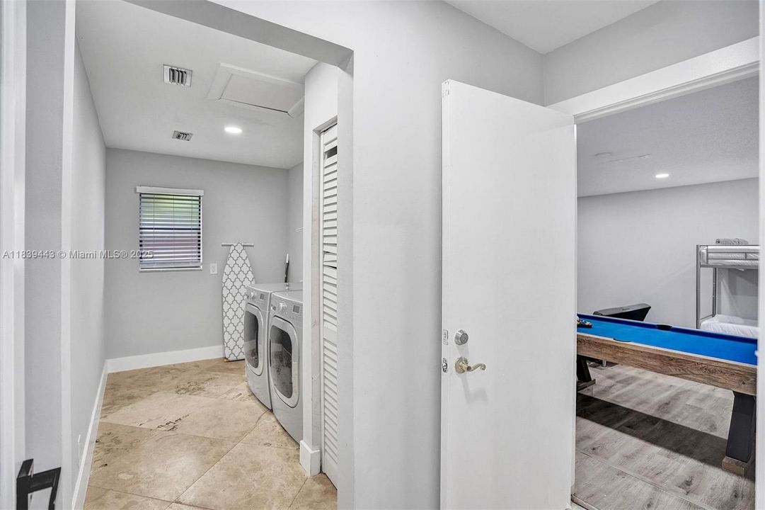 Recently Sold: $1,300,000 (6 beds, 4 baths, 3220 Square Feet)