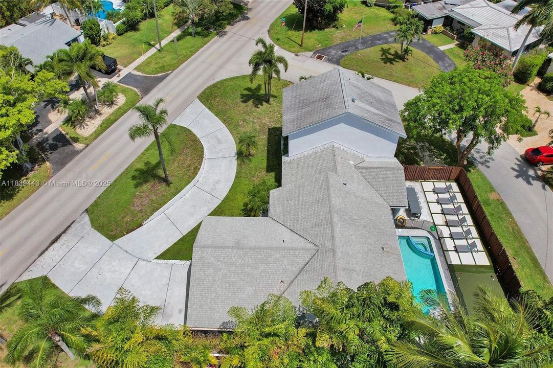 Recently Sold: $1,300,000 (6 beds, 4 baths, 3220 Square Feet)