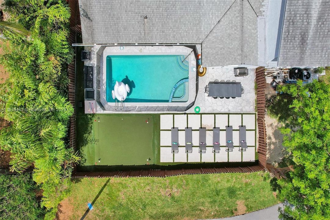 Recently Sold: $1,300,000 (6 beds, 4 baths, 3220 Square Feet)