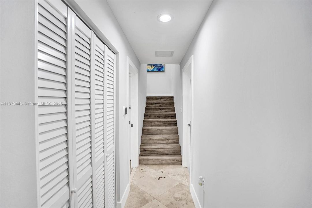 Recently Sold: $1,300,000 (6 beds, 4 baths, 3220 Square Feet)