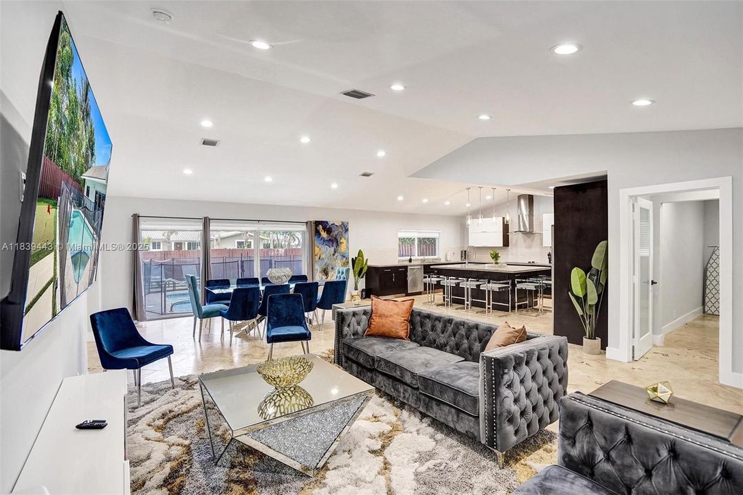 Recently Sold: $1,300,000 (6 beds, 4 baths, 3220 Square Feet)