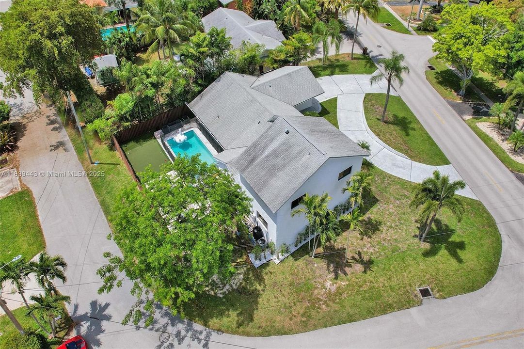 Recently Sold: $1,300,000 (6 beds, 4 baths, 3220 Square Feet)