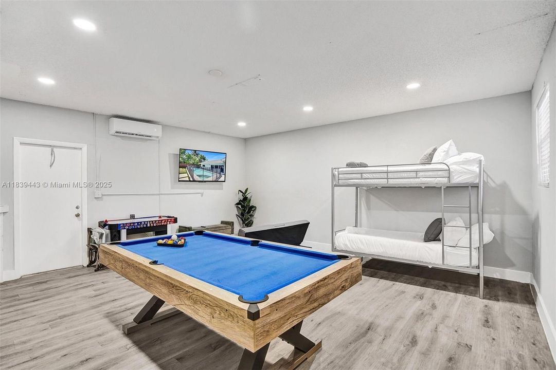 Recently Sold: $1,300,000 (6 beds, 4 baths, 3220 Square Feet)