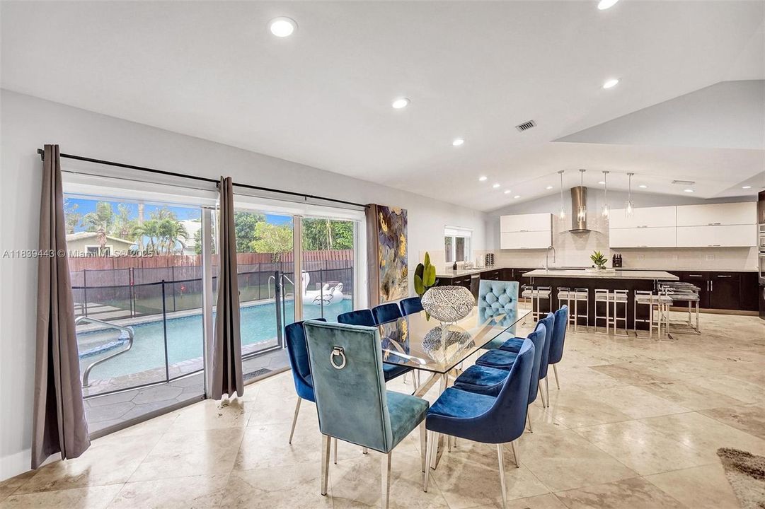 Recently Sold: $1,300,000 (6 beds, 4 baths, 3220 Square Feet)