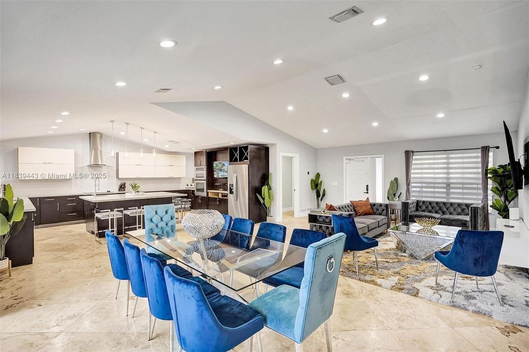 Recently Sold: $1,300,000 (6 beds, 4 baths, 3220 Square Feet)