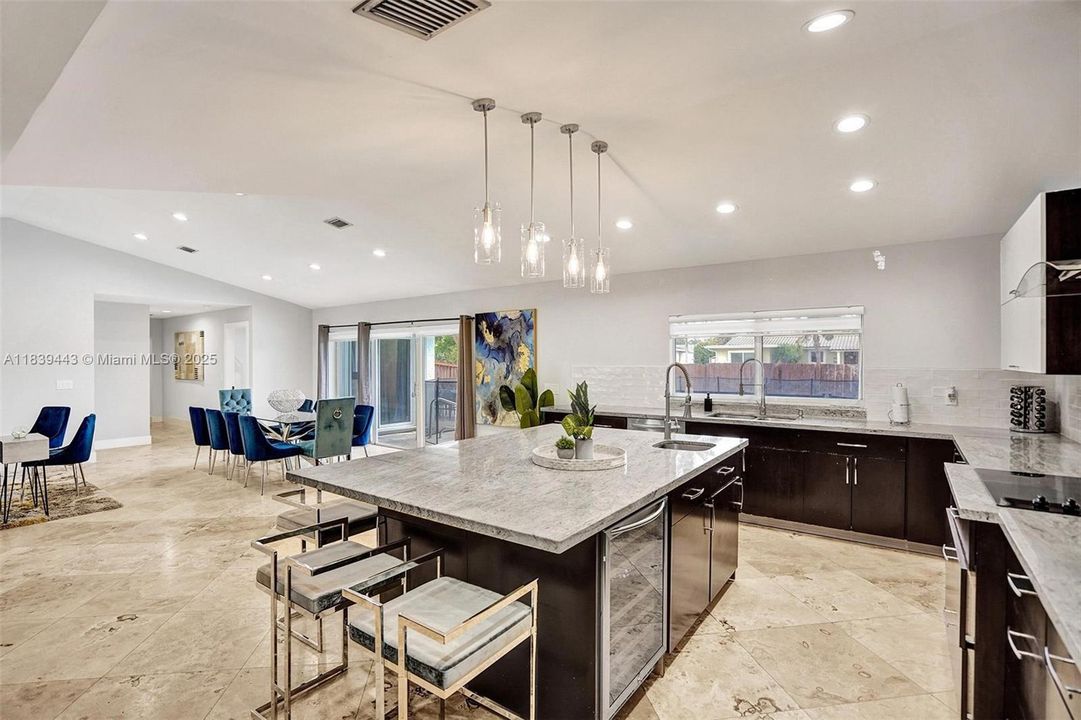 Recently Sold: $1,300,000 (6 beds, 4 baths, 3220 Square Feet)