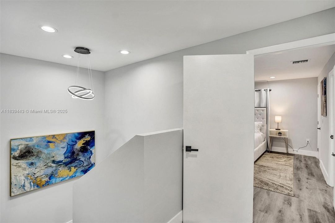 Recently Sold: $1,300,000 (6 beds, 4 baths, 3220 Square Feet)