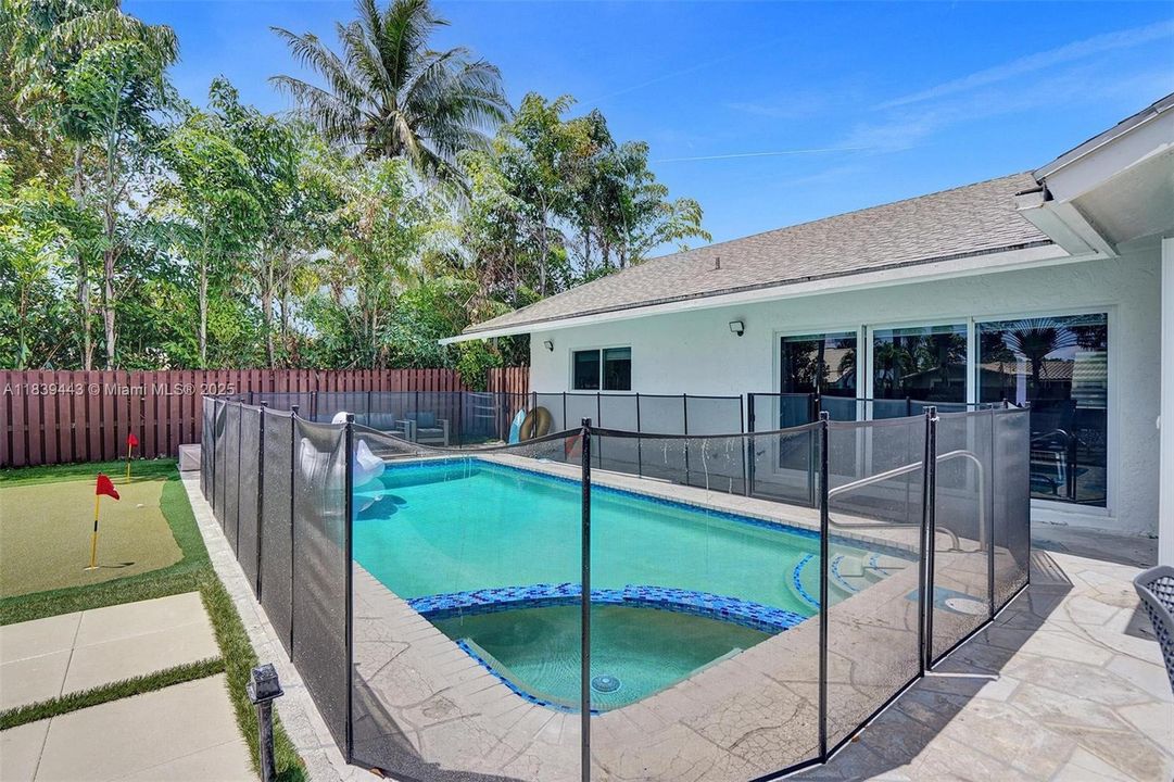 Recently Sold: $1,300,000 (6 beds, 4 baths, 3220 Square Feet)